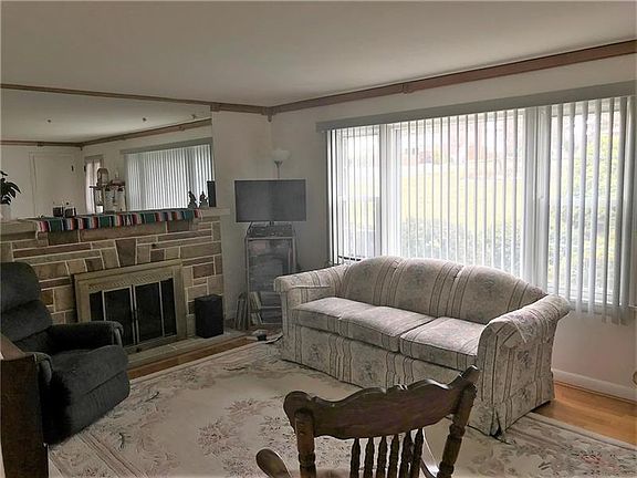 5th image of 115 North Dr