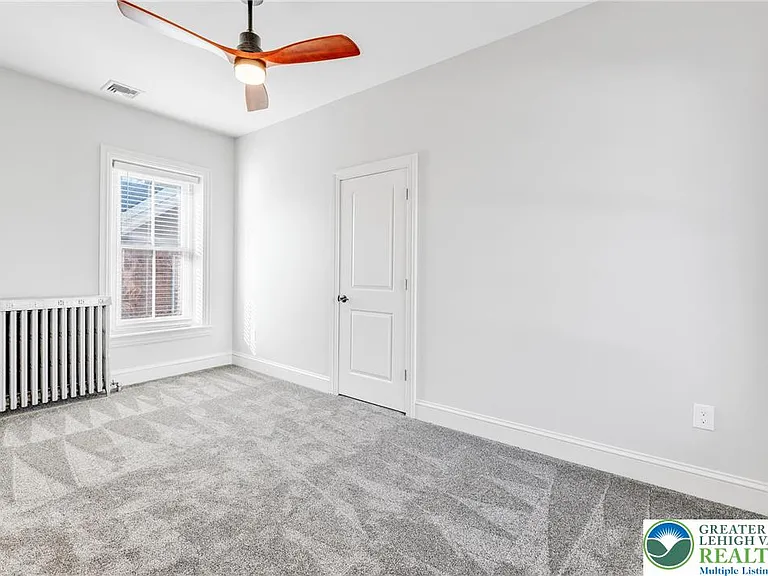 240 Franklin St #2 — Photo 15