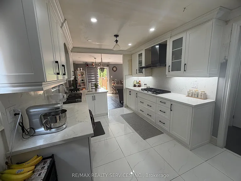 62 Trewartha Cres — Photo 11