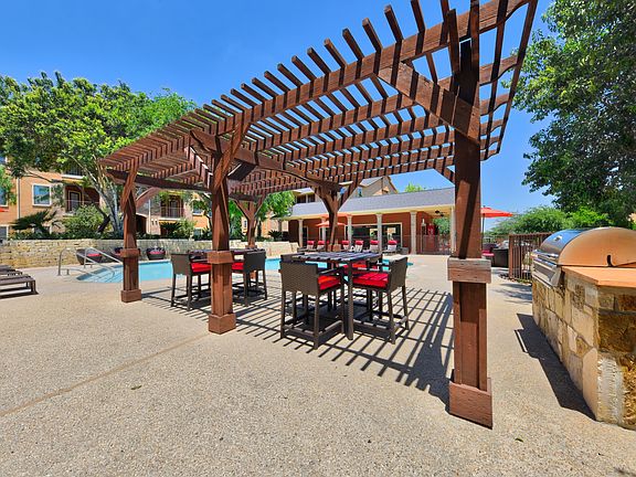 4th image of 3903 SE Military Dr #5103