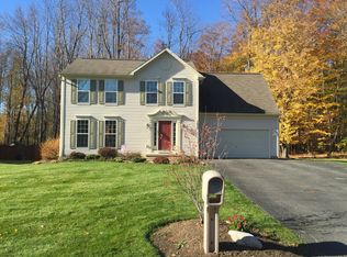 1039 Fawn Wood Dr, Webster, NY 14580