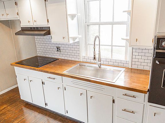 2nd image of 2626 Heidelberg Ave