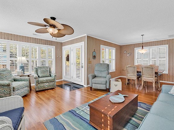 2nd image of 1033 N Dogwood Dr.