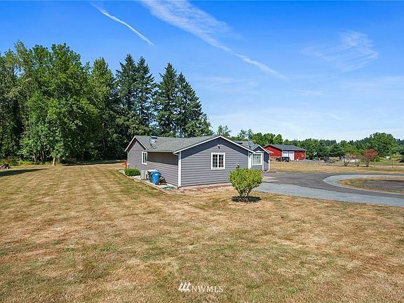 4th image of 202 Hidden Meadows Dr