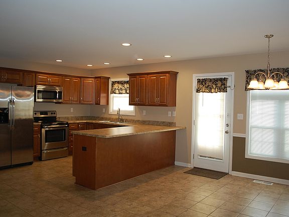 3rd image of 5551 Benson Pike