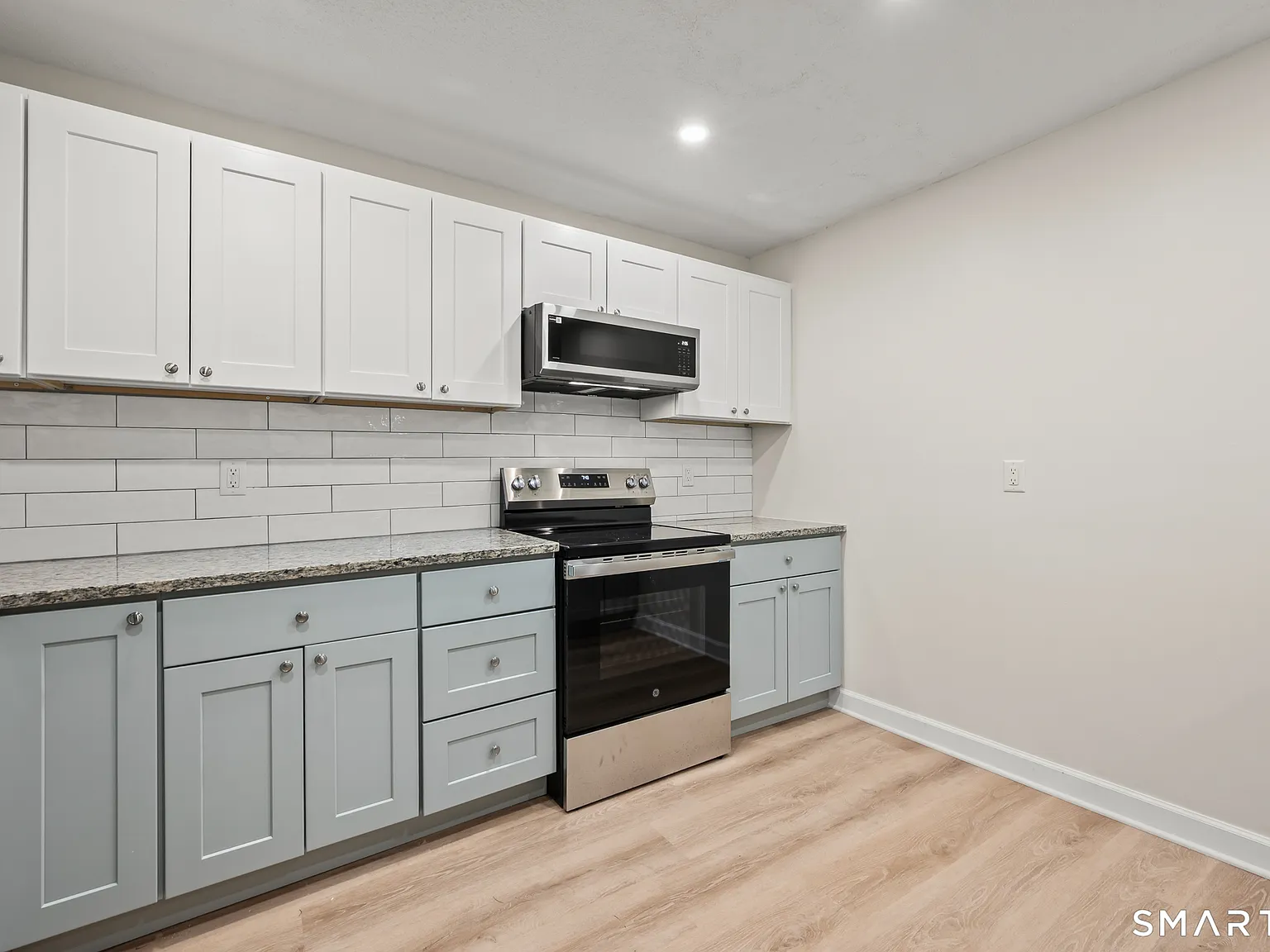 2 bed, 1.0 bath, 950 sqft, $2,100 — Photo 3