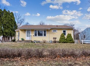 3022 Cottonwood Ln, Cedar Falls, IA 50613