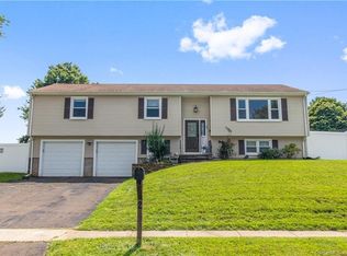 2 Alexander Dr, West Haven, CT 06516