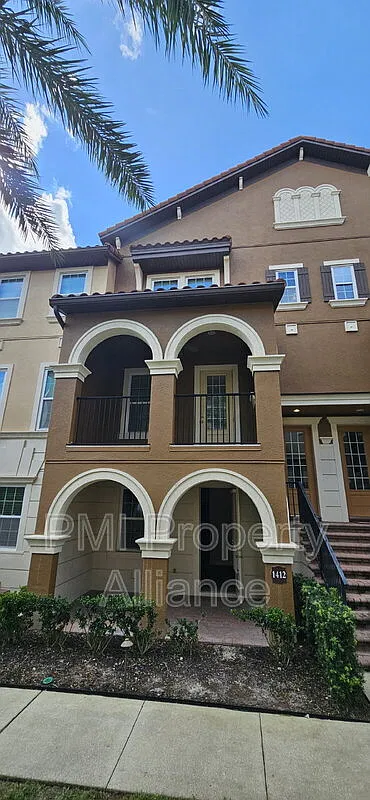 4 bed, 3.5 bath, 2014 sqft, $2,795 — Photo 2
