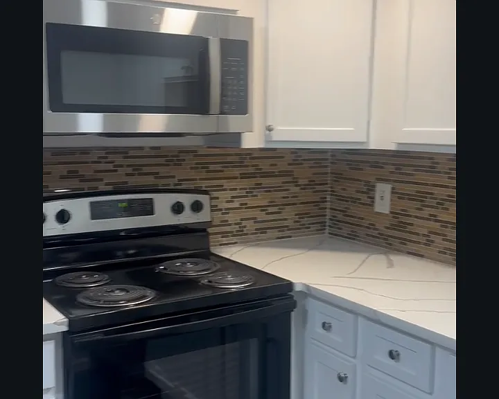 13 E Fairway Rd #E — Photo 9