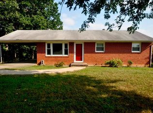 1122 Hawks Nest Ln, Moneta, VA 24121