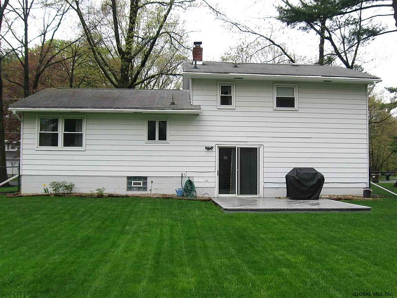 3rd image of 31 SCOTCH PINE Drive