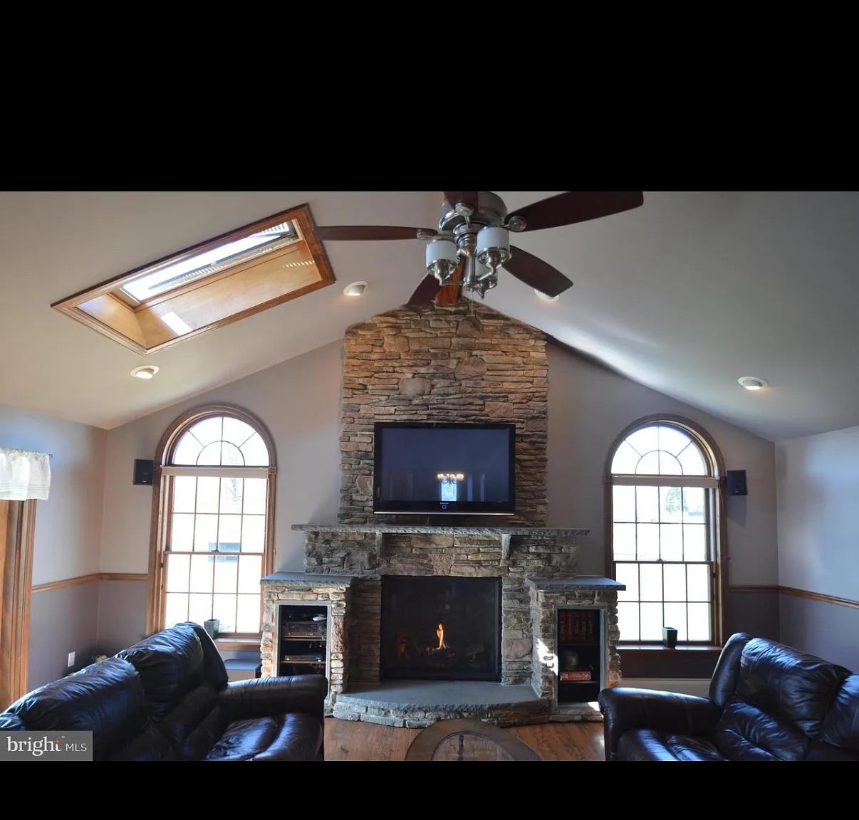 103 Trenton Cir — Photo 3