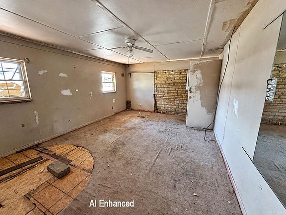 4th image of 221 Hickory St