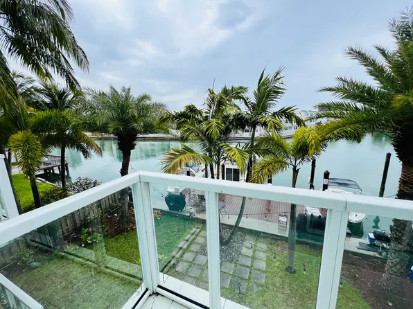 6893 Bay Dr, Miami Beach, FL 33141