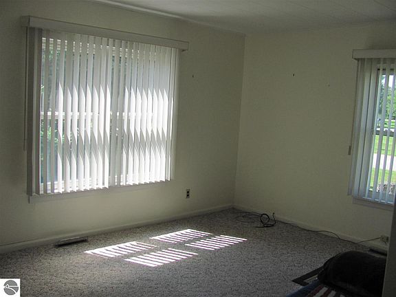 3rd image of 401 N St W