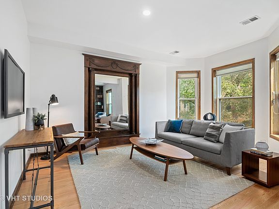 4th image of 814 W Cuyler Ave #2E