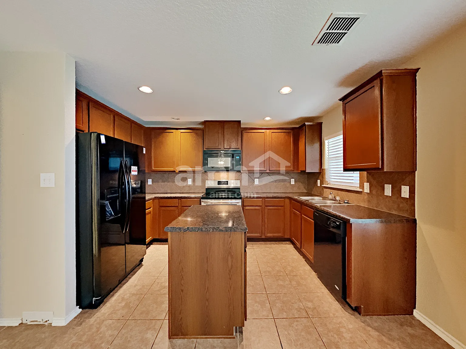 3 bed, 2.5 bath, 1886 sqft, $1,850 — Photo 3