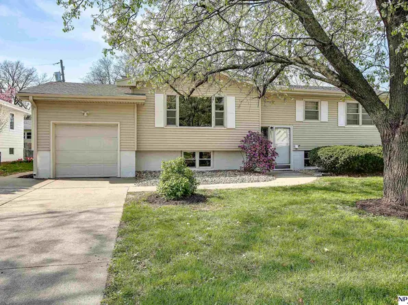 8011 Pasadena Ave, Omaha, NE 68124