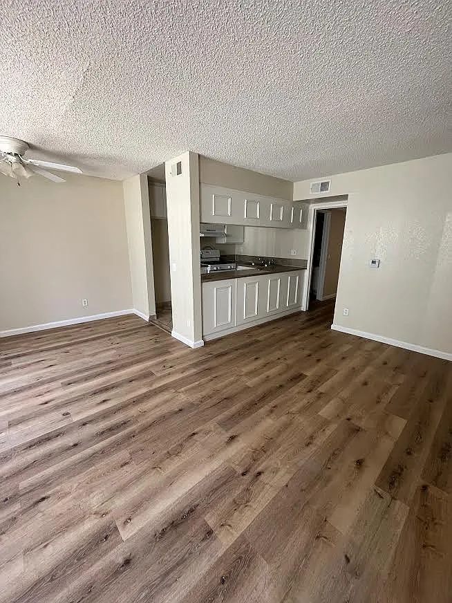 6914 Hazeltine Ave — Photo 1