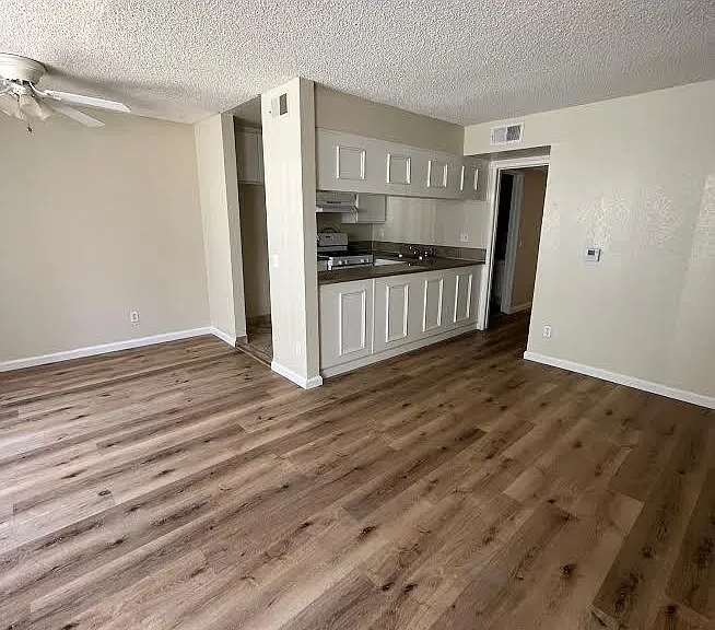 6914 Hazeltine Ave #102 — Photo 1