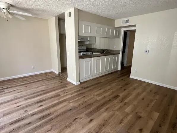 6914 Hazeltine Ave #102, Van Nuys, CA 91405