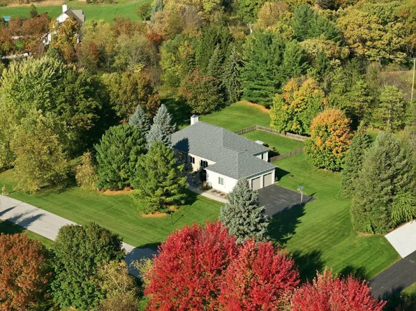 W311S496 Hidden HOLLOW, Delafield, WI 53018