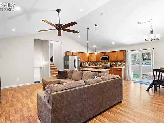 3rd image of 475 Cielo Vista St
