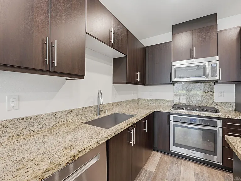 2440 Aperture Cir — Photo 8