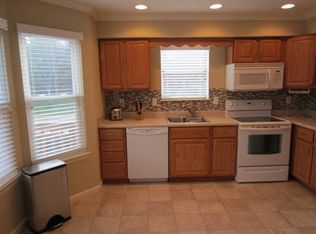 15231 Valley Stream Dr, Woodbridge, VA 22191