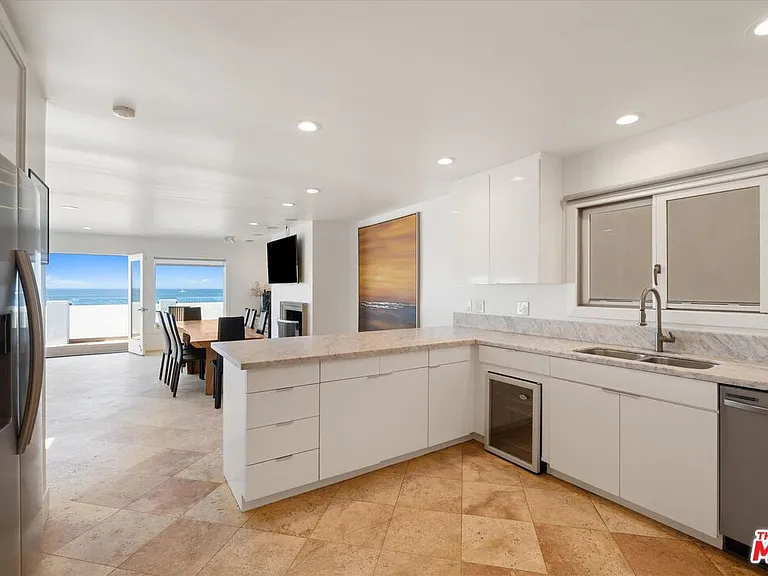 6419 Ocean Front Walk — Photo 24