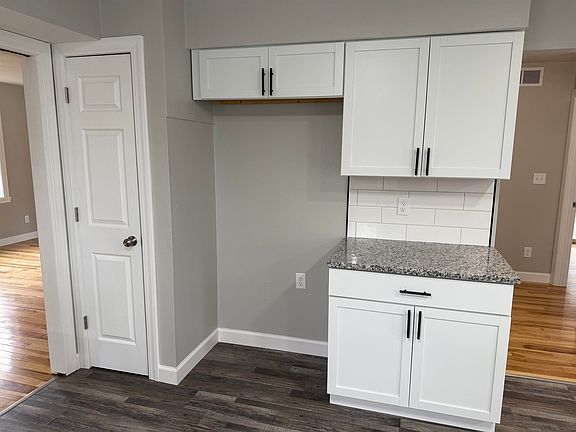 5th image of 4022 Eaton Dr