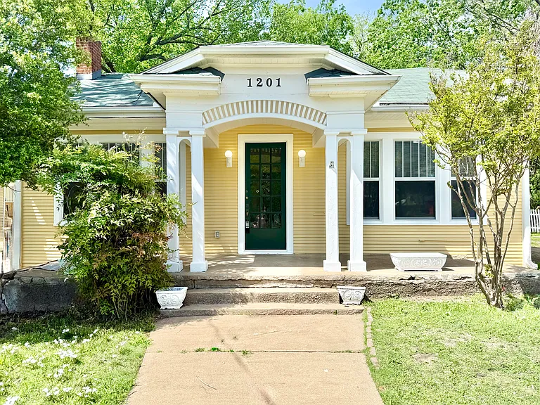 1201 E Lamar St — Photo 1