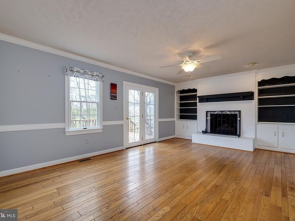 3rd image of 210 Manor Dr