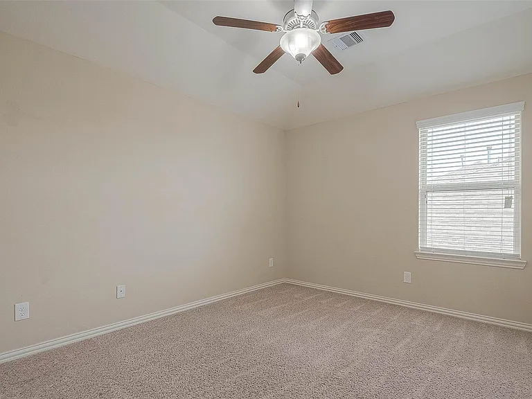 2261 Oak Circle Dr N — Photo 37