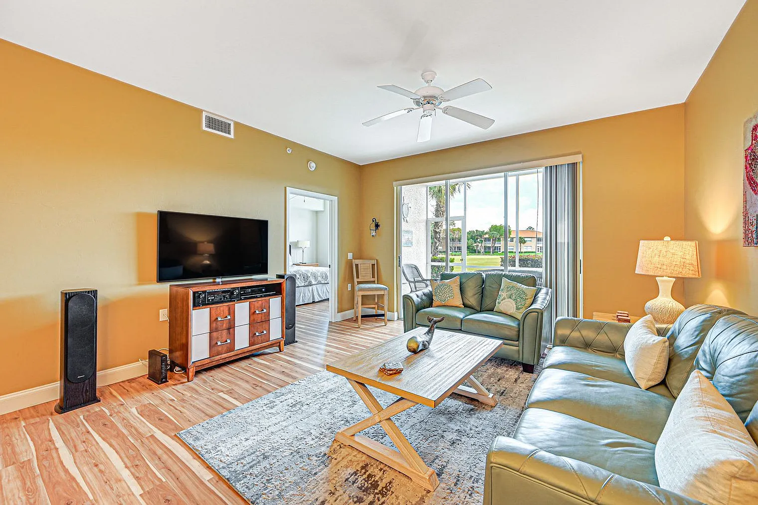 3 bed, 2.0 bath, 1442 sqft, $2,903 — Photo 2