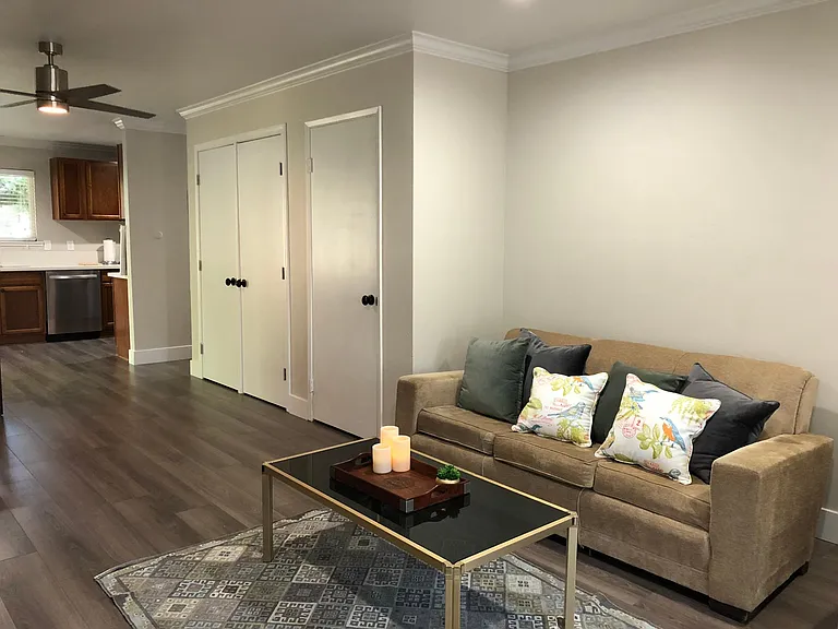 2816 Albany Ave — Photo 5