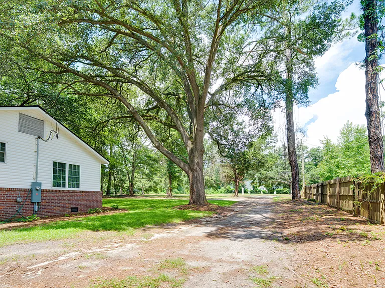 706 E Pinetree Blvd — Photo 17