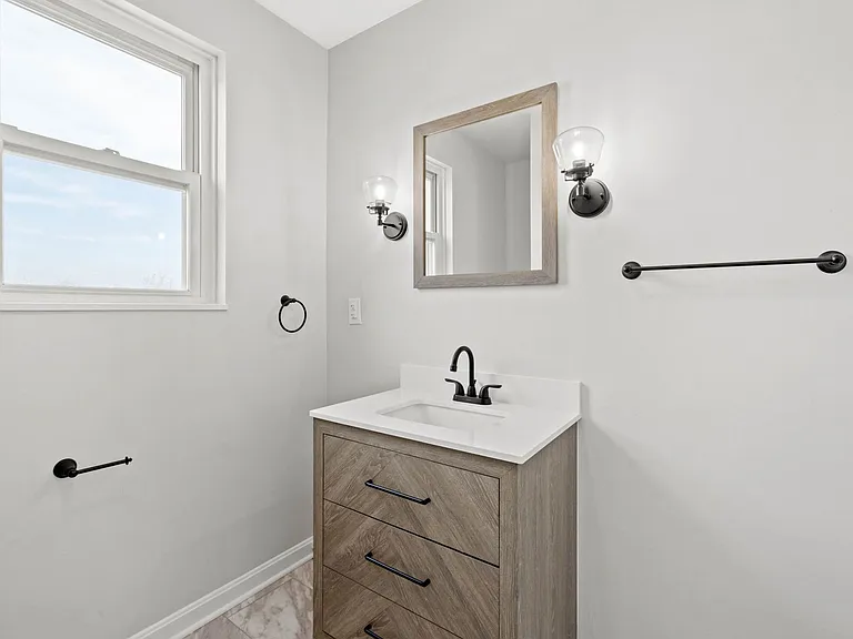 813 E 10th Ave — Photo 14