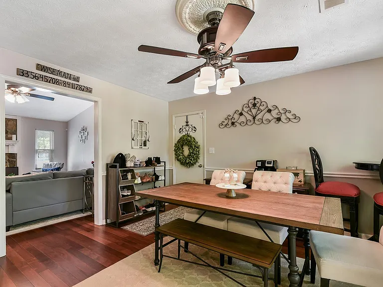 2598 Redfield Dr — Photo 5
