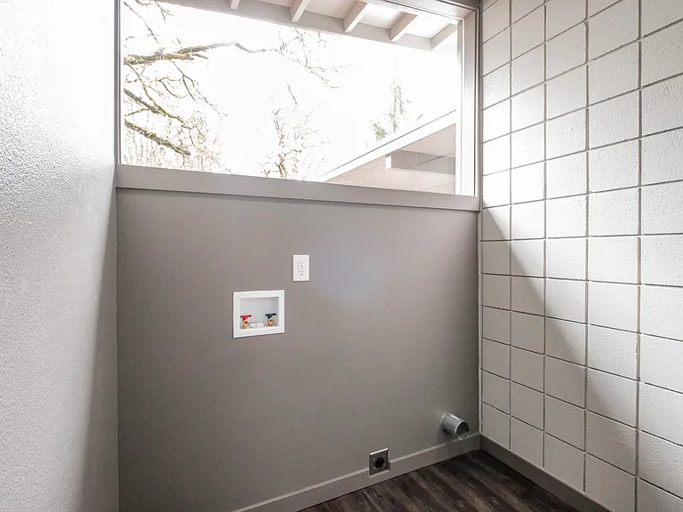 837 Woodmansee St SE — Photo 5