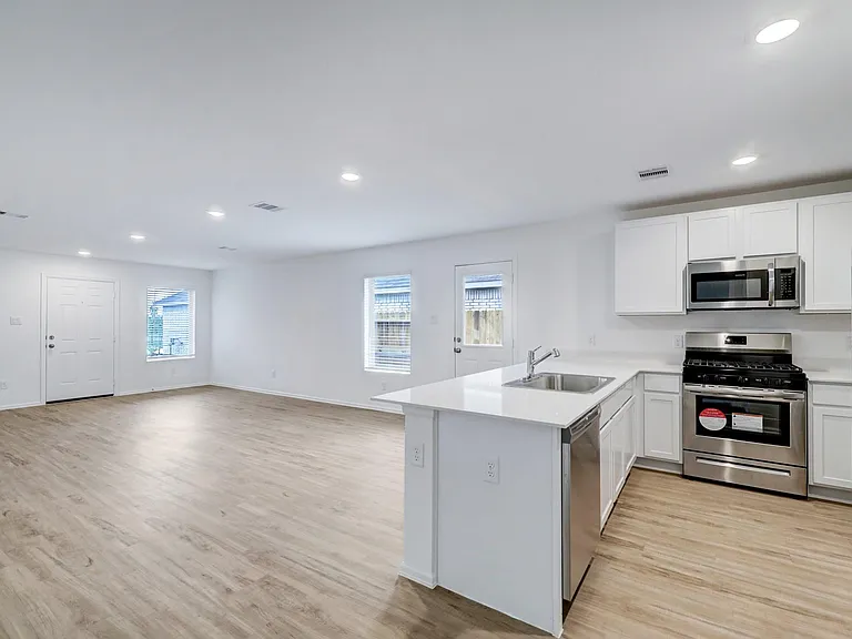 8907 Estes Lake Dr — Photo 5