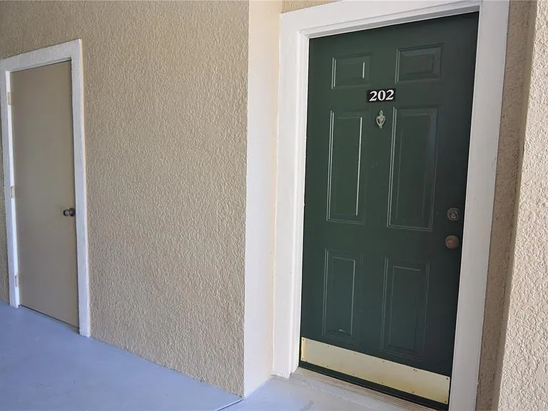 5122 Northridge Rd #202 — Photo 4