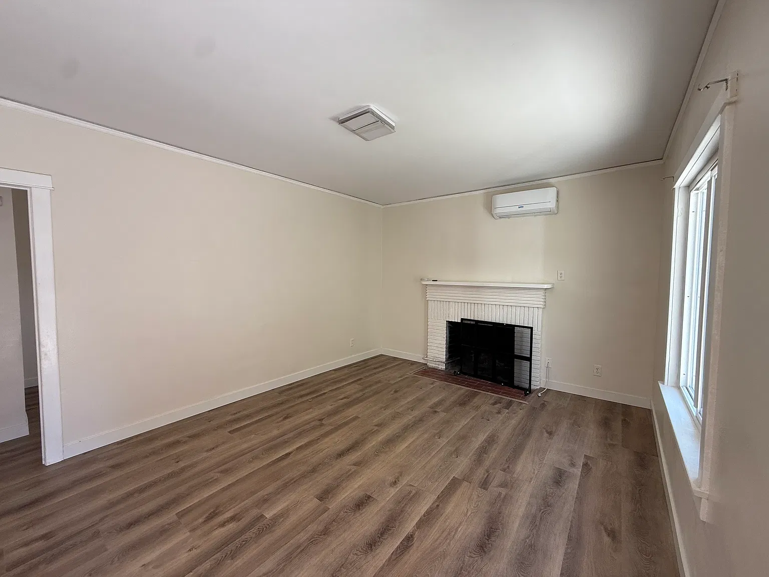 2 bed, 1.5 bath, 903 sqft, $2,800 — Photo 2