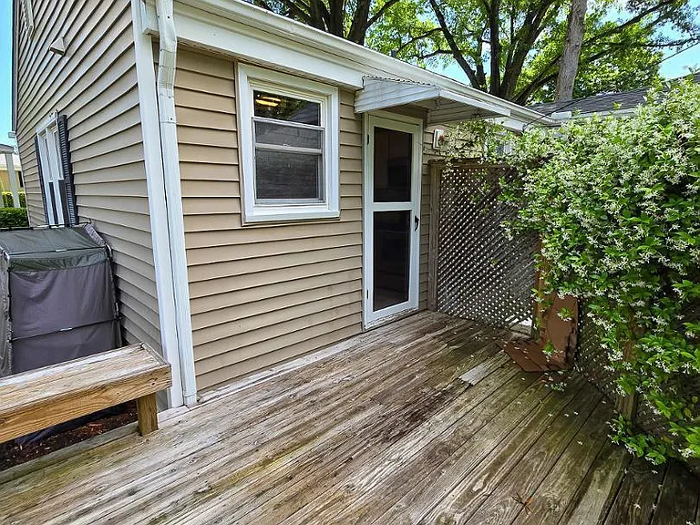 2211 Bernard St — Photo 22