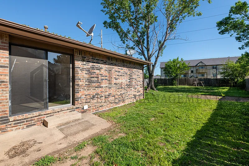 3 bed, 2.0 bath, 1850 sqft, $1,575 — Photo 4