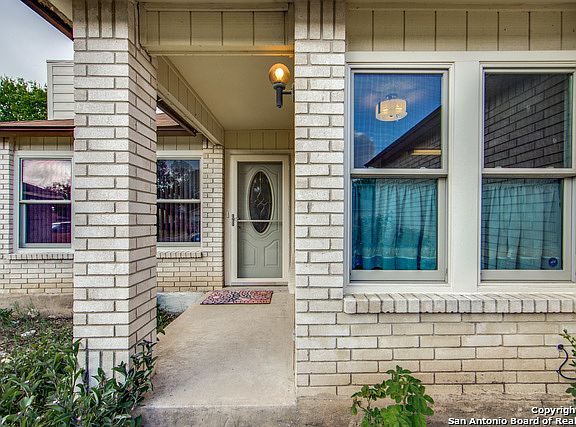 3rd image of 2709 Cedar Ln