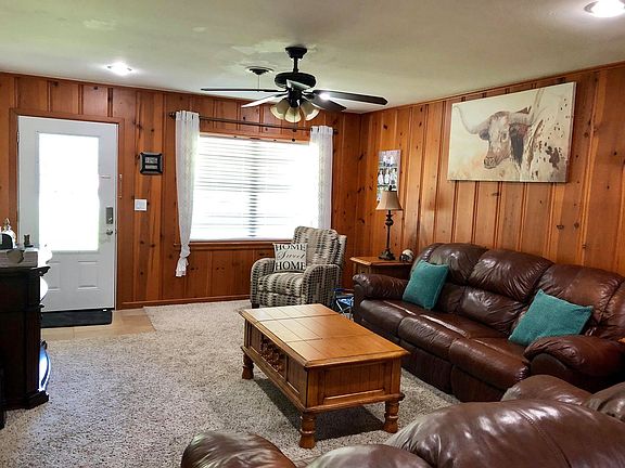 3rd image of 613 Carter Dr