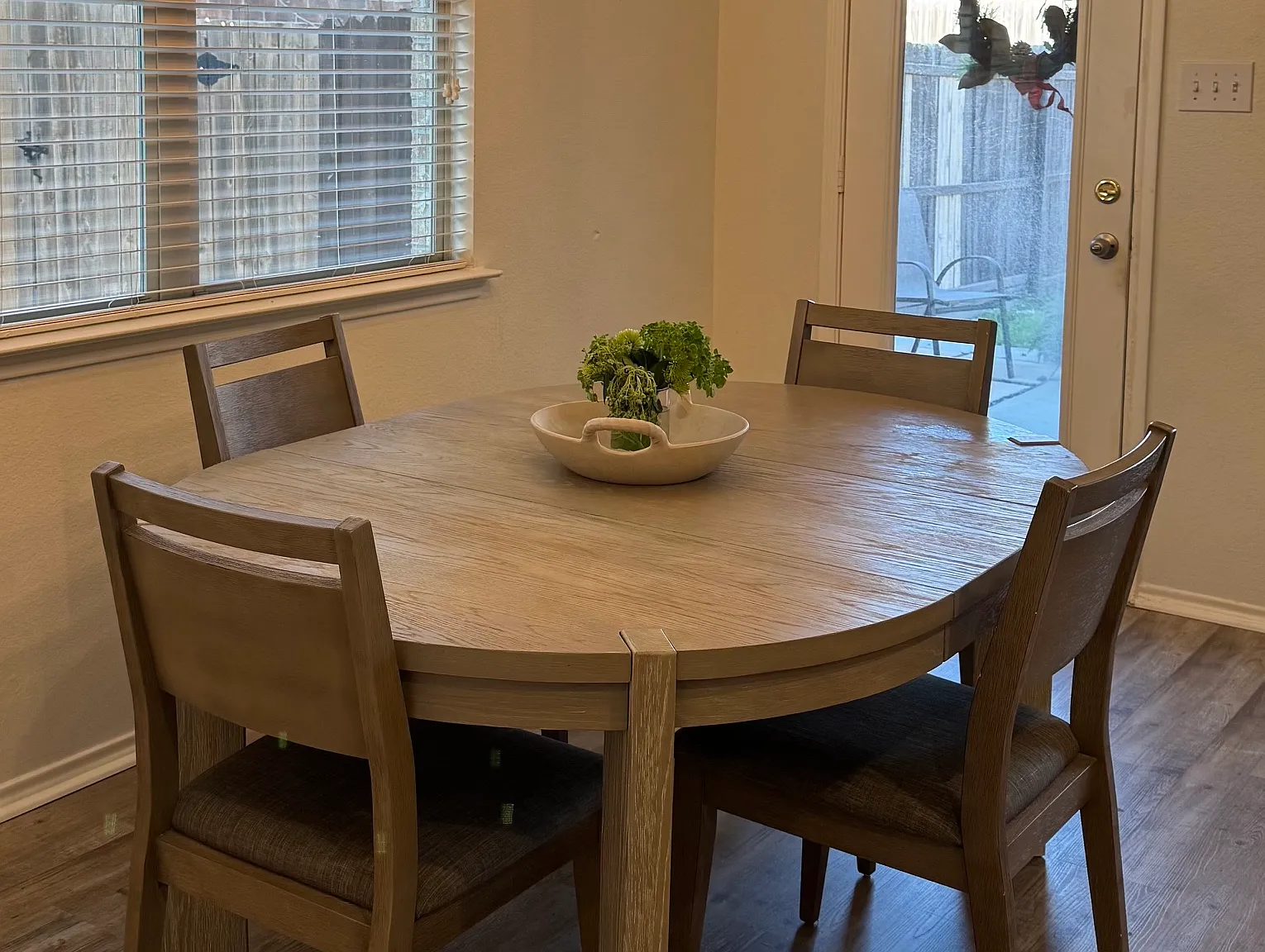 434 Winchester Dr — Photo 4