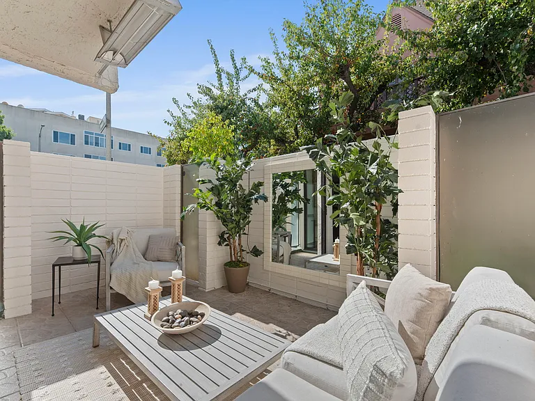 9501 W Olympic Blvd — Photo 4